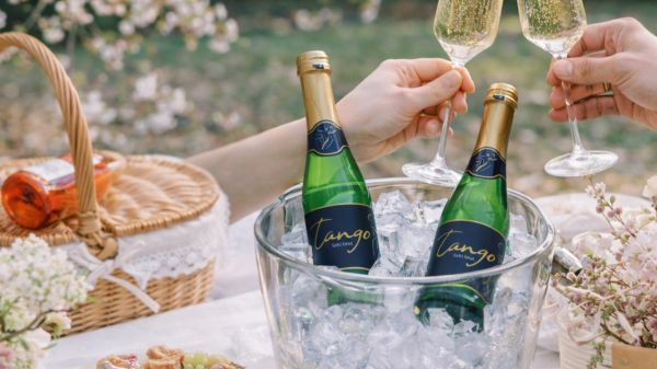 【新提案】春の行楽に連れてって！Bioスパークリング「タンゴ ゼクト」で外飲みをもっと贅沢に